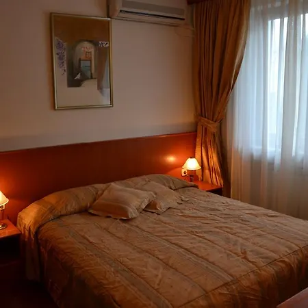Hotell Dva Bisera 4*