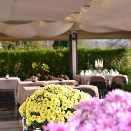 Hotel Dva Bisera 4*
